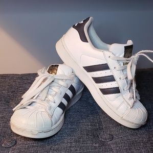 Girl's Adidas Superstar